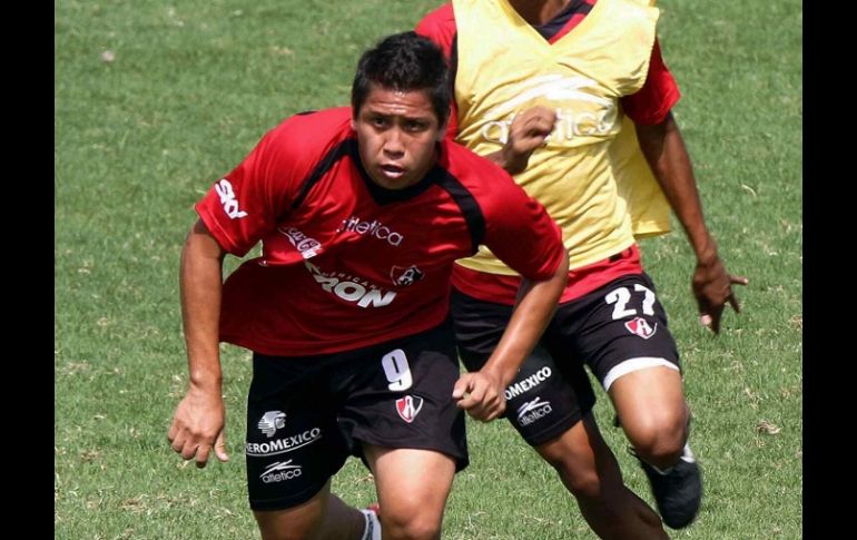 Hebert Alférez 'calentó' el entrenamiento de los Zorros. MEXSPORT  /