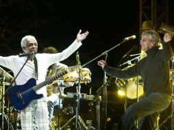 Gilberto Gil (izquierda) y Caetano Veloso interactuaron durante el concierto. E. PACHECO  /