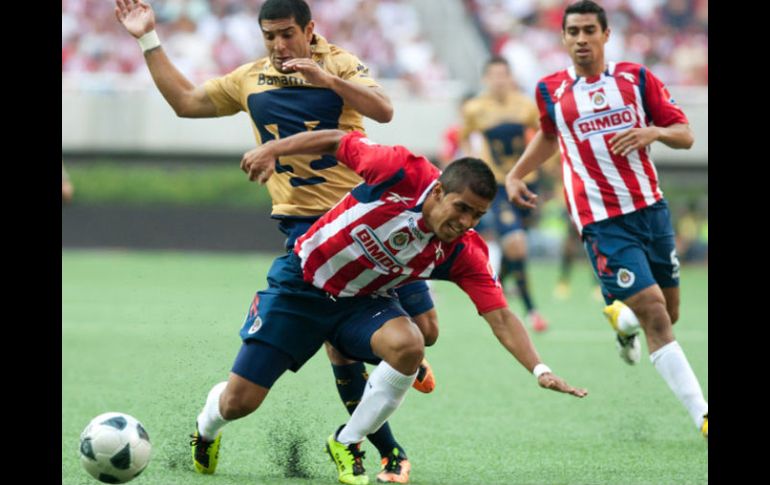 Las Chivas tendrán que dar un gran partido este mediodía si quieren llegar a la final. ARCHIVO  /