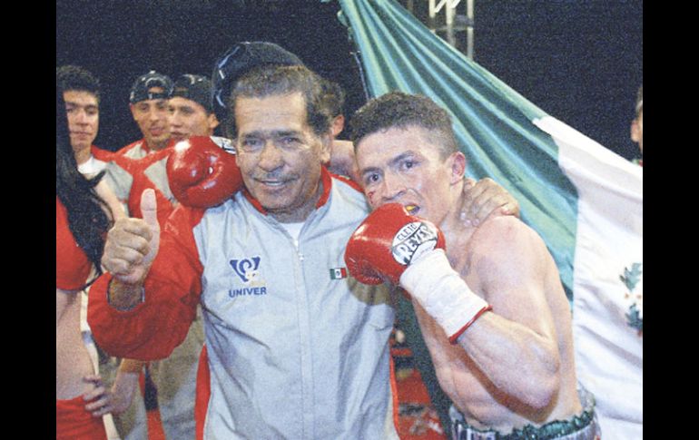 Los restos de Don Aurelio fueron velados en su casa. MEXSPORT  /