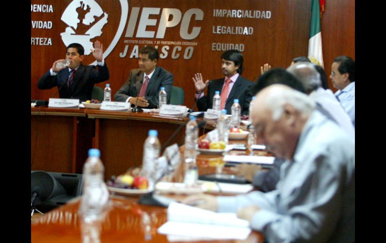 Los consejeros electorales de Jalisco están envueltos en la polémica por sus sueldos. E. BARRERA  /