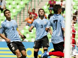 Jugadores de Uruguay durante el juego contra Inglaterra. MEXSPORT  /