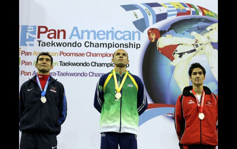 Guillermo Perez y Marcio Ferreira (C) durante el Panamericano de Taekwondo 2010 en Monterrey. MEXSPORT  /