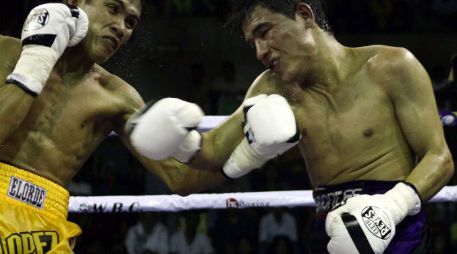 Foto de acción del tapatío Juan José 'Goofy' Montes (D), quien portará los guantes por una nueva oportunidad para el título. MEXSPORT  /