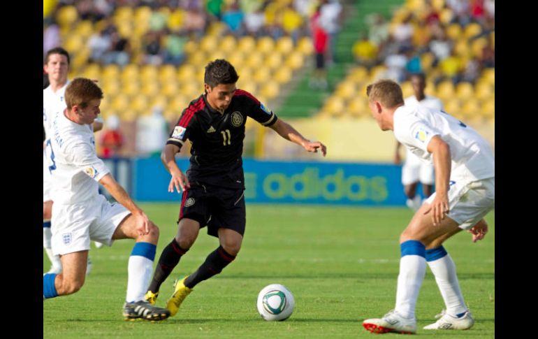 El ex jugador de chivas, Ulises Dávila (C) participó como titular una vez más. MEXSPORT  /