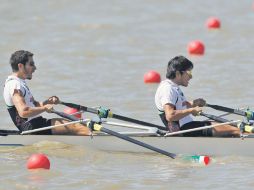 Los varones. Alan Armenta y Gerardo Sánchez lograron triunfar tras dos mil metros de competencia. AP  /