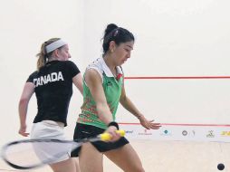 Nallely Hernández en el partido contra Canadá. Fue un bronce, pero el squash ratificó de esta manera su buena marcha.  /