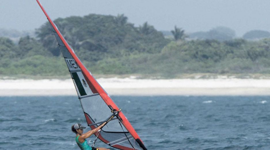 Demita Vega durante la competencia donde ganó la plata, ayer en Puerto Vallarta. MEXSPORT  /