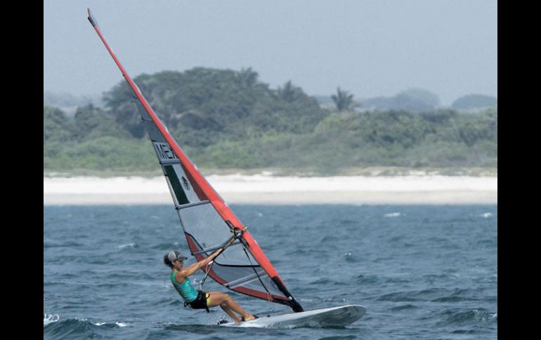 Demita Vega durante la competencia donde ganó la plata, ayer en Puerto Vallarta. MEXSPORT  /