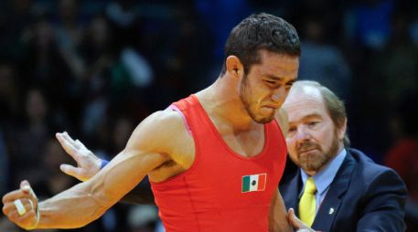 El mexicano le brinda una plata al país en lucha. AP  /