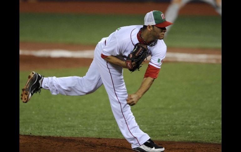 El pitcher azteca, Héctor Rodríguez, durante su enfrentamiento con Canadá. MEXSPORT  /