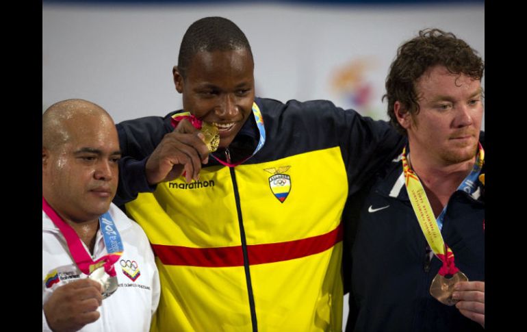 Julio Luna (i), Jorge Arroyo (c) y Donald Shankle (d) integraron el podio en esta categoría. AFP  /