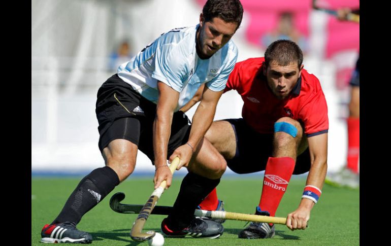 El jugador de Chile Raul Garces, y el argentino Agustin Mazzilli en la semifinal. AP  /