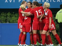 Las jugadoras canadienses supieron venir de atrás para ganar la medalla de oro. AFP  /