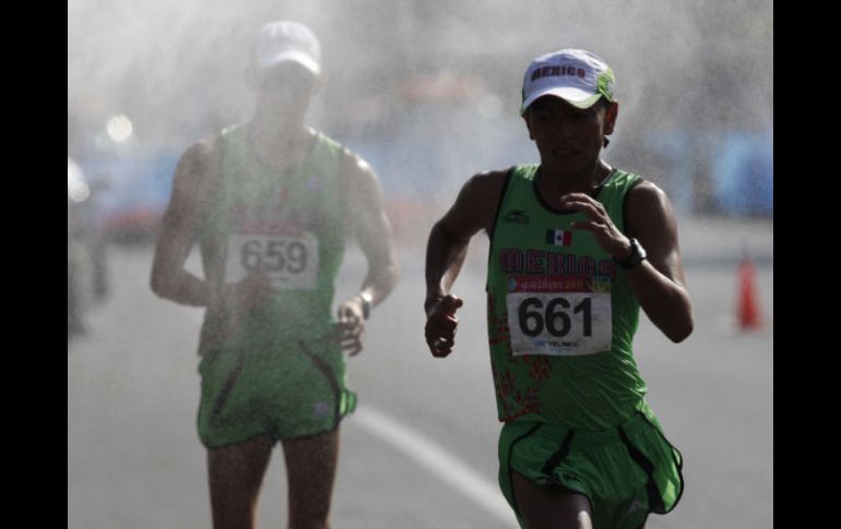 Horacio Nava (izq.) y José Ojeda (der.) hicieron el 1-2 en la caminata de 50 kilómetros. AP  /