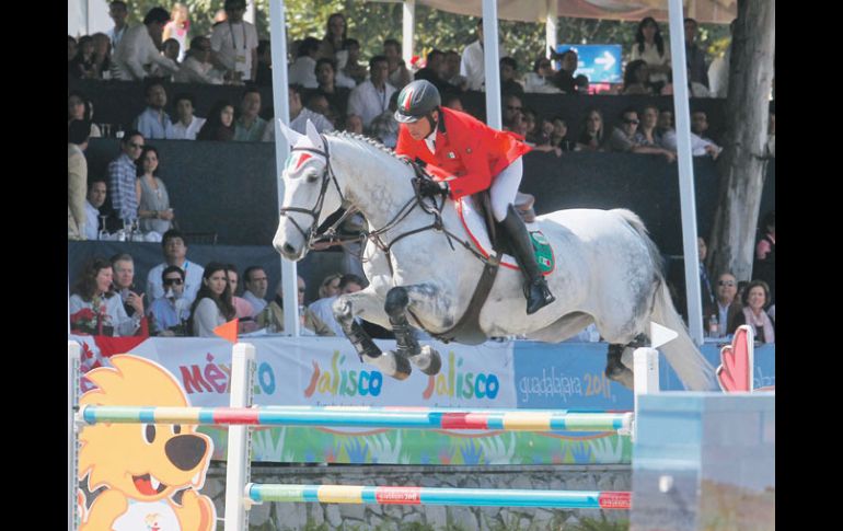 Los binomios estadounidenses hacen el uno-dos en el salto individual ecuestre y Brasil se queda con el bronce.  /