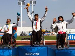 Aarón Gordián, Saúl Mendoza y Martín Velasco para hacer el 1-2-3 y copar el podio en los mil 500m T54. MEXSPORT  /