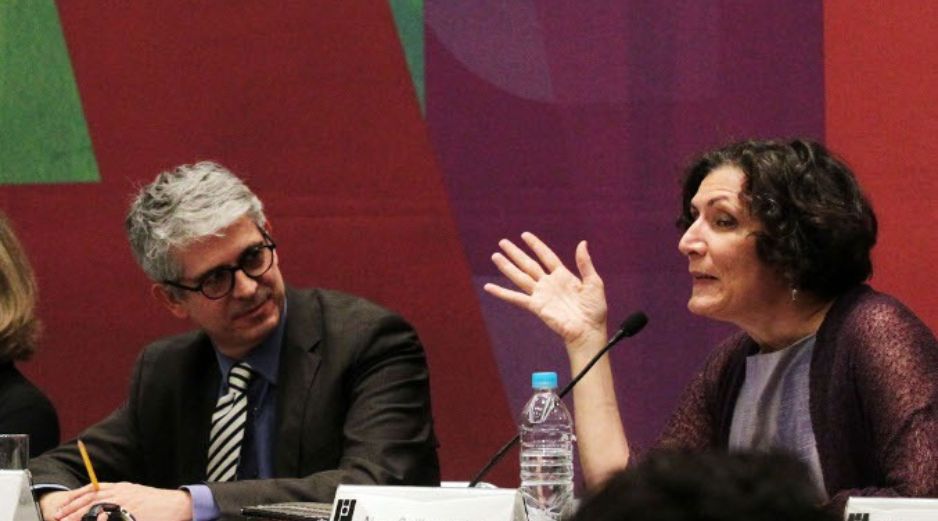 Javier Moreno y Alma Guillermoprieto, durante la exposición.  /