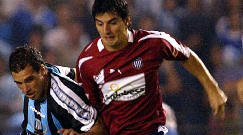 Foto de archivo de Facundo Erpen (centro) cuando militaba en el club aregntino de Talleres. MEXSPORT  /