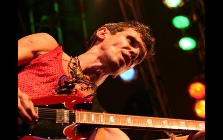 Manu Chao fue ovacionado por una numerosa representación de hispanoamericanos y franceses. ESPECIAL  /