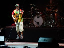 Manu Chao puso a  bailar a miles de fanáticos la noche de este viernes en Caracas. AFP  /