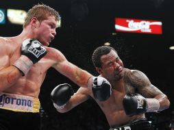 Saúl 'Canelo' Álvarez controló en todo momento la pelea ante Shane Mosley. AP  /