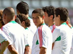 Javier 'Chicharito' Hernández (centro) podría ser el abaderado de la delegación mexicana en Londres 2012 si es propuesto por la FMF.  /