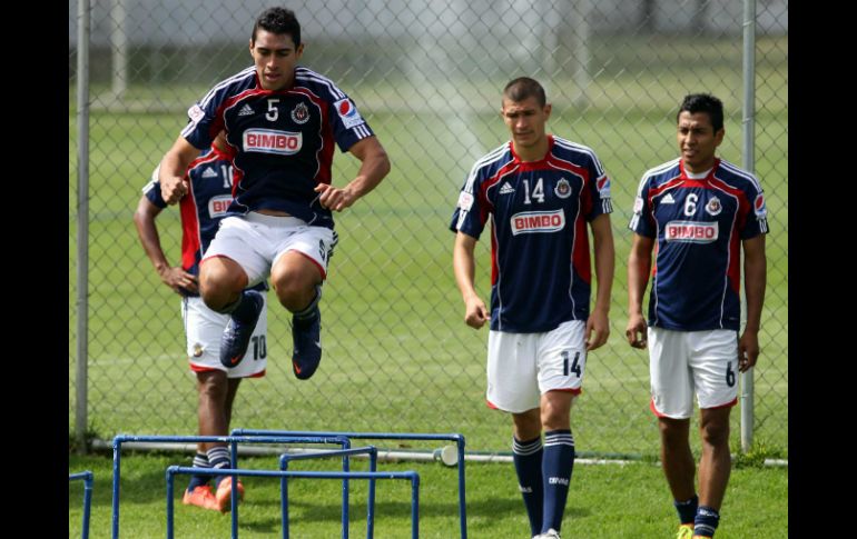 El 'Pato' (i) considera que hay buenos jugadores para suplir a sus excompañeros de equipo. ARCHIVO  /