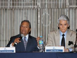 Armando Manzanero y Felipe Gil, miembros del SAMC, suspenden la segunda Asamblea General, en el Centro Roberto Cantoral. NTX  /