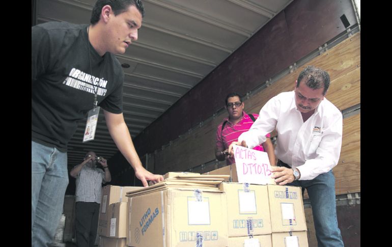 Las cajas de la ciudad quedaron en la bodega, mientras que el resto del material siguió camino a los consejos distritales del Estado.  /