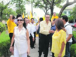 Fernando Garza refrendó sus compromisos de campaña ante habitantes de la Colonia Oblatos, en el municipio de Guadalajara. ESPECIAL  /