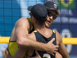 Emanuel Rego y Alison Cerutti son la dupla brasileña que buscará el oro en voleibol de playa. ARCHIVO  /