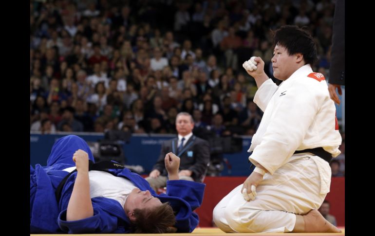 La china Wen Tong es tetracampeona del mundo y la favorita a la medalla de oro en Londres 2012 en la categoría de +78kg. AP  /