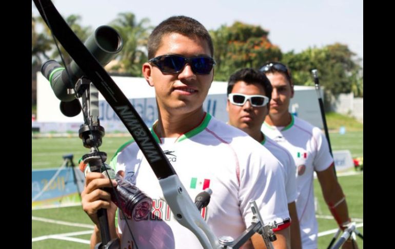 La madre del arquero espera que las críticas para los deportistas no sean tan duras, pues declara que 'se la parten practicando'.  /