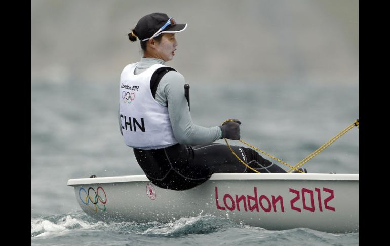 Lija Xu al momento de arrancar la última etapa de la prueba en Weymouth. REUTERS  /