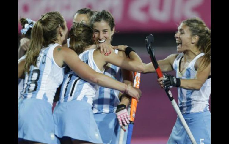 El lance entre las argentinas y británicas será en la alfombra azul del Riverbank Arena. AP  /