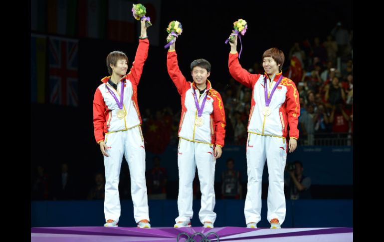 Ding Ning, Guo Yue y Li Xiaoxia suben a lo más alto del podio en Londres 2012. AFP  /