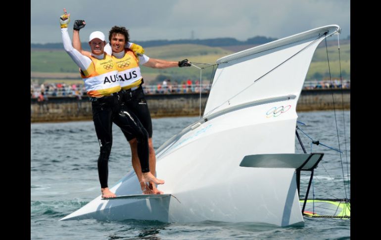 Los australianos celebran la medalla olímpica de mayor valor. AFP  /