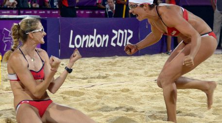 May-Treanor(d) y Walsh (i), campeonas en Atenas, Beijing y ahora Londres, nunca han perdido un partido. AFP  /