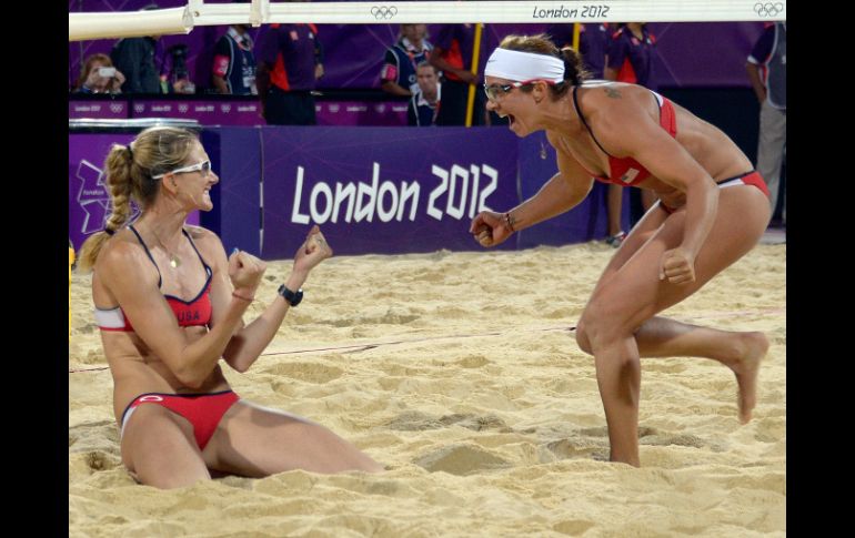 May-Treanor(d) y Walsh (i), campeonas en Atenas, Beijing y ahora Londres, nunca han perdido un partido. AFP  /