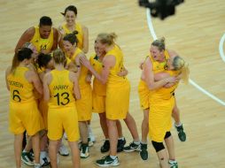 Las australianas estallan en júbilo apenas terminado el partido. AFP  /