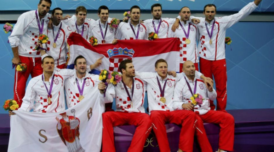 La selección masculina de Croacia posa para la foto con su medalla áurea. REUTERS  /