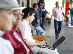 La población más activa en la red son los jóvenes con un 64.1 por ciento. ARCHIVO  /