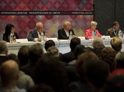 Lucina Jiménez, Raúl Padilla, Lourdes Arizpe, Albino Rubím y Eduardo Nivón durante el evento.  /