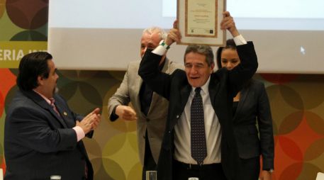 El artista es el segundo fotógrafo en recibir el Homenaje Nacional de Periodismo Cultural Fernando Benítez.  /