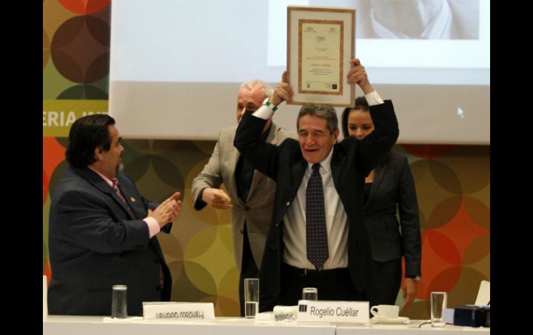 El artista es el segundo fotógrafo en recibir el Homenaje Nacional de Periodismo Cultural Fernando Benítez.  /