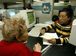 El SIAPA acepta las quejas, y reconoce a su vez que es en el sector de adultos mayores donde más de estas se acumulan. ARCHIVO /