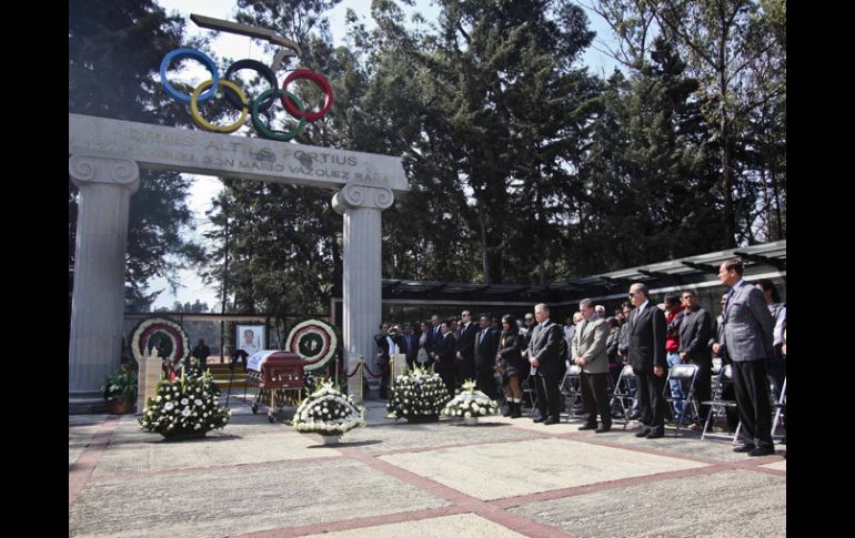 La familia olímpica le dio el adiós a Noé Hernández. SUN /