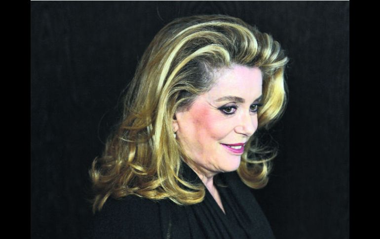 Catherine Deneuve protagoniza la cinta ''Elle s’en va'', que cerró el desfile de las 19 aspirantes de la competición en la Berlinale. AFP /