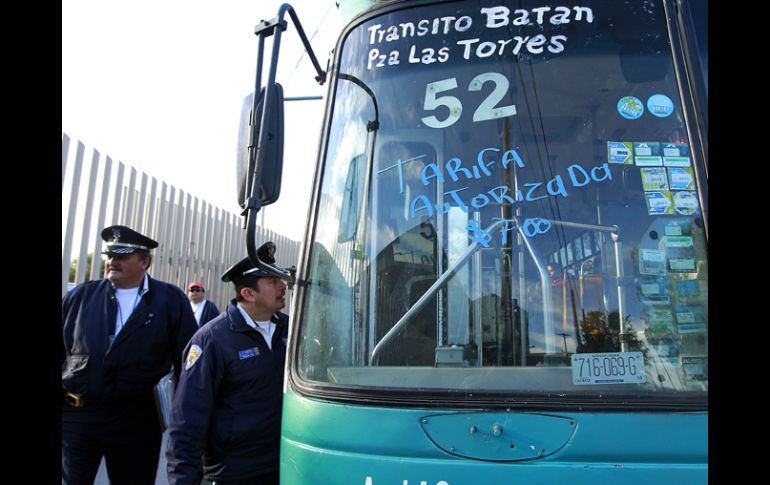 La SVyT aplicó más de 660 multas a camioneros que cobraron siete pesos a los usuarios. EL INFORMADOR /